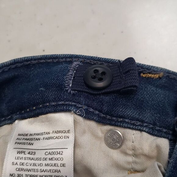 NWT Girls Signature Levi's GOLD Cuffed Bermuda Shorts Sz 6X - Picture 8 of 8